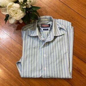 Super soft vineyard vines men’s shirt